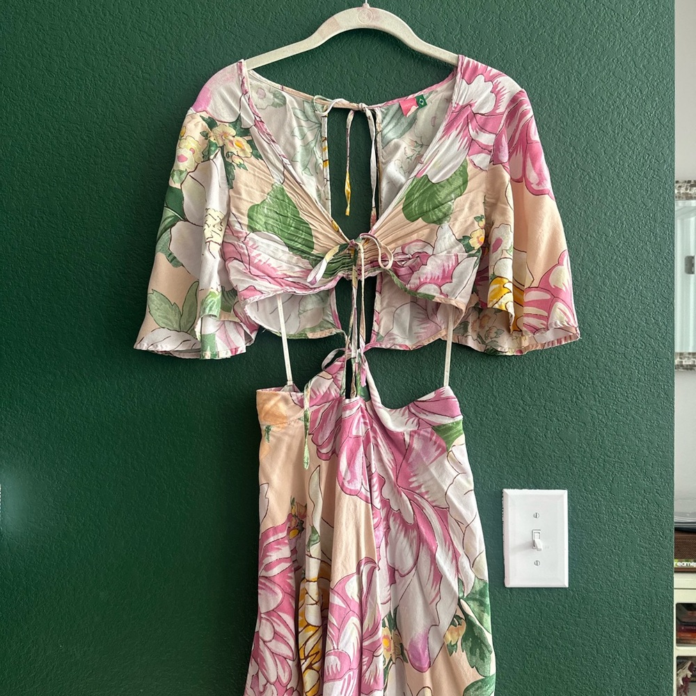 FARM Rio floral dress in size 6/8! Take a look to get an idea of how it fits.